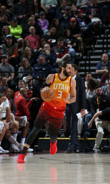 Rubio scores 31, leads Jazz past Lakers 117-110